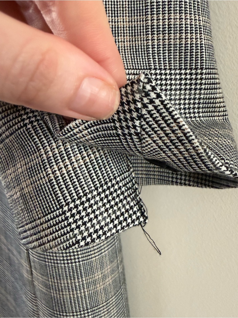 Aritzia Babaton “Trent” Grey Brown Plaid Trench Coat Size 0 - Picture 11 of 11